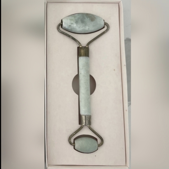 💚 Jade Double-Ended Face Roller - Picture 3 of 8